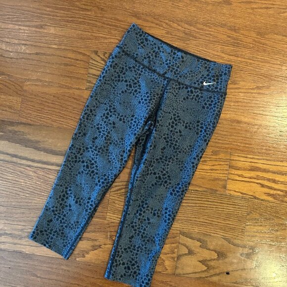 NIKE Dri-Fit Legend Leggings Workout Activewear Pants Crop Leggings Size Small - Picture 2 of 10